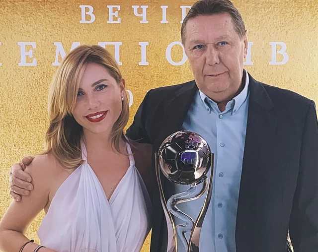 Экс-главный тренер сборной Украины по футболу стал отцом в 70 лет
