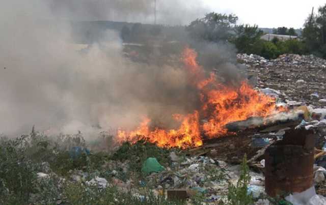 В Кривом Роге горит свалка