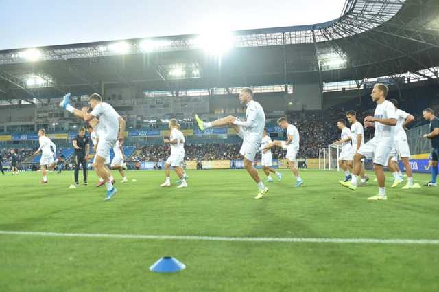 Українська Прем’єр-ліга дозволила двом клубам зіграти свої домашні матчі з глядачами