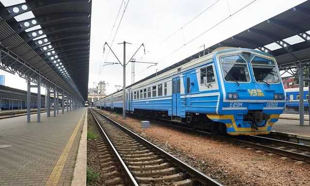 Пьяный пассажир поезда Ужгород-Одесса устроил "разборки" и разбил окно