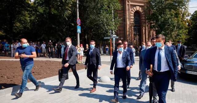 Несчастный случай: ледокол «Владимир Зеленский» со «слугами народа» на борту застрял