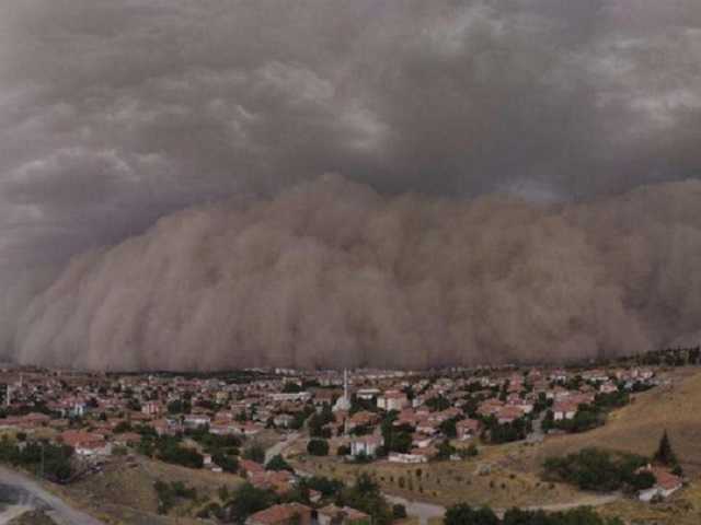 Турцию накрыла мощная песчаная буря