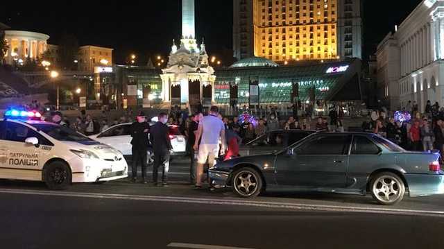 На Крещатике в Киеве женщина угодила под колеса Honda