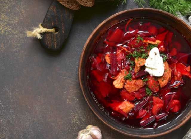 В Украине за год существенно подешевел борщ