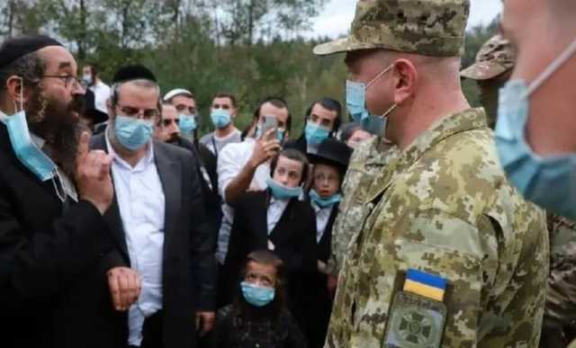 Сотни хасидов заблокировали дорогу на границе с Беларусью, Украина стянула военную технику