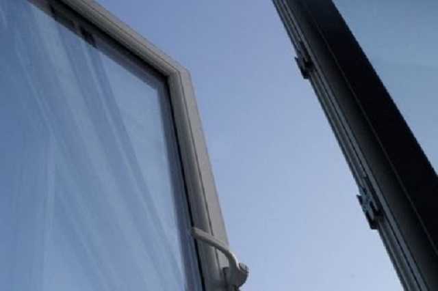 В Кривом Роге мужчина с подозрением на коронавирус выпрыгнул из окна больницы