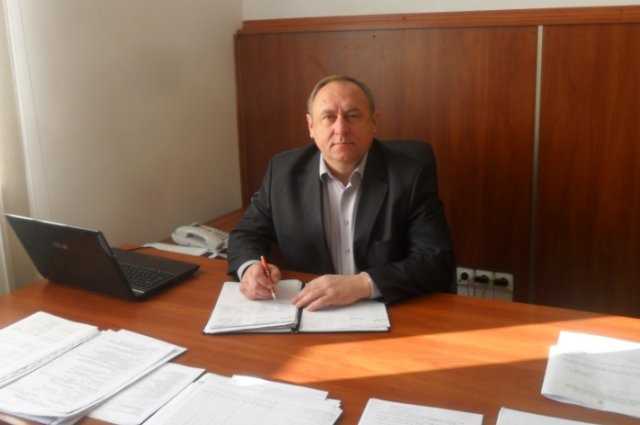 Податківець-п’яниця Анатолій Сисюк «наколядував» на посаді будинки та мільйони