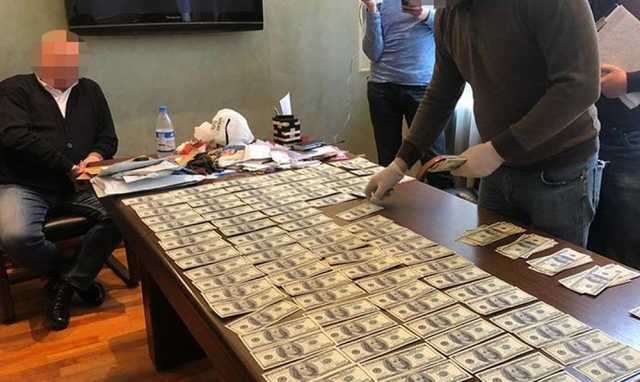 В Киеве чиновник Минюста продавал бизнесмену госдолжность за очень крупную сумму