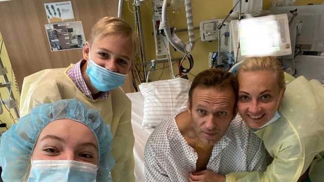 "Это же Россия, отравления здесь – норма": у Навального рассказали о состоянии политика