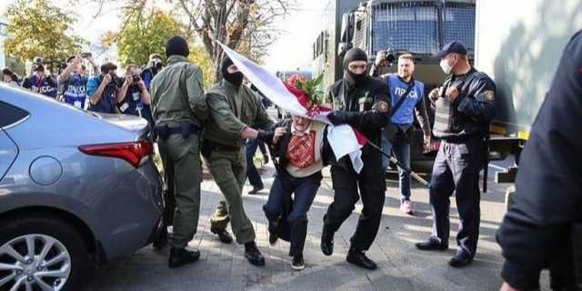 В Минске разогнали женский марш: некоторых тащили по асфальту