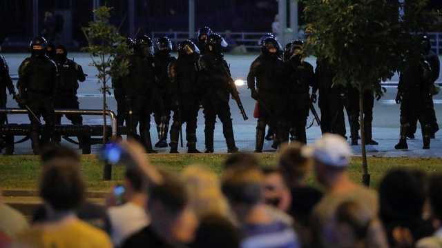 После разгона акции протеста в Бресте в сеть выложили данные тысячи правоохранителей