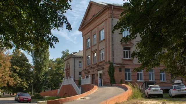 Из харьковской больницы для коронавирусных больных стали десятками увольняться медики