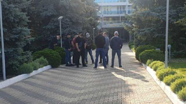 “А ну-ка давай-ка у*бивай отсюда!”: в Одесі розігнали з’їзд партії “ОПЗЖ”