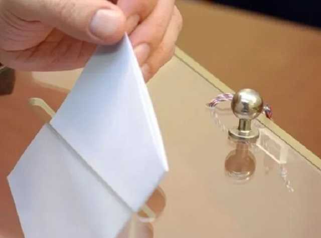 Должности и списки "Слуги народа" продавали на выборы, – нардеп Юнаков