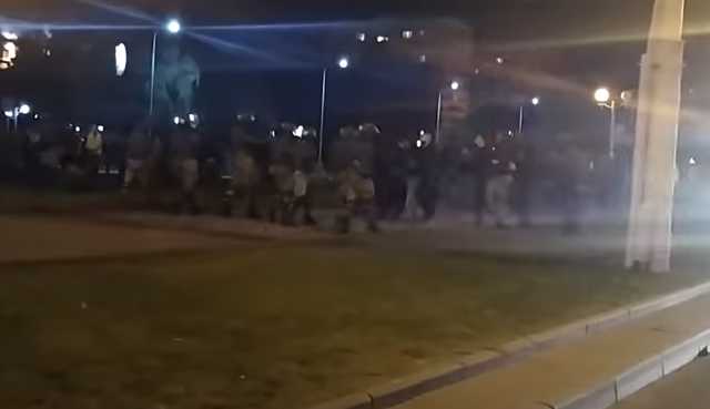 В центре Минска протестующие дали отпор силовикам