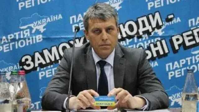 «Слуга народа» поддержала на выборах экс-регионала, голосовавшего за диктаторские законы