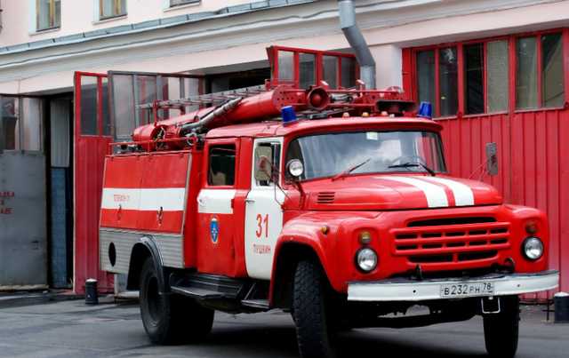 На киевской Троещине в многоэтажке вспыхнула квартира