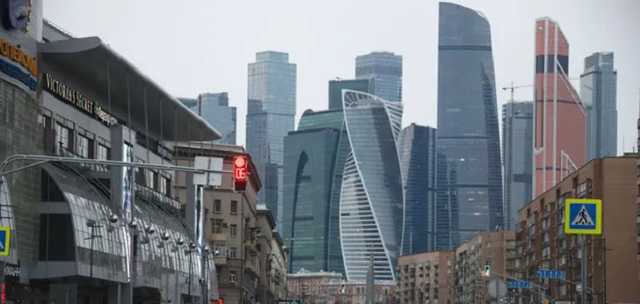 "Только попробуй вернуться в Россию! Разорим и посадим!"