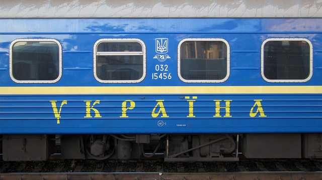 “Укрзализныця” возобновит продажу билетов в регионы, вышедшие из “красной” зоны
