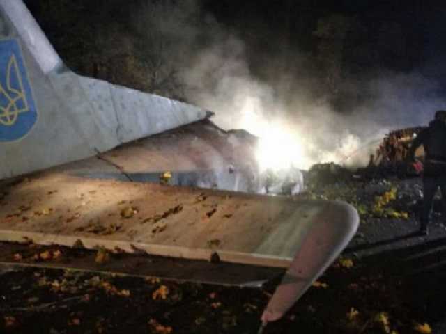 "Черные ящики" упавшего Ан-26 достать пока невозможно, — глава следственной комиссии Уруский