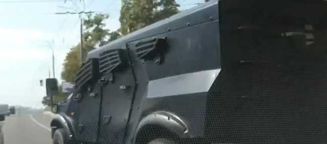 В Киеве военные на броневике устроили ДТП