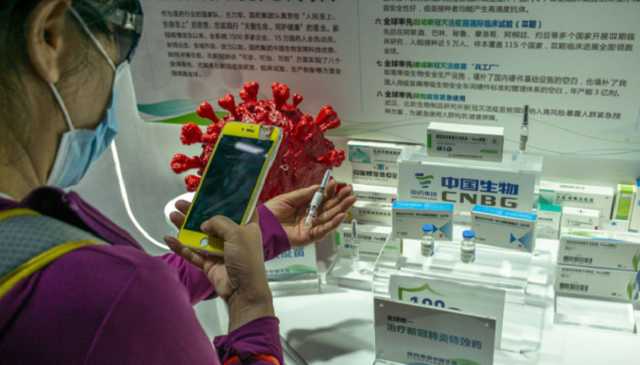 Китай начал массовую вакцинацию от коронавируса