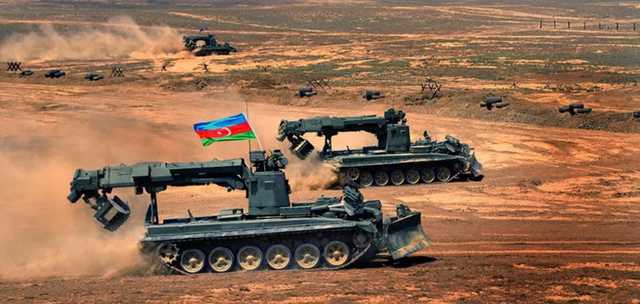 В Армении сообщили о "широкомасштабном наступлении" Азербайджана в Карабахе