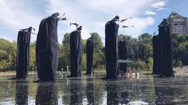 В Бабьем Яру откроют инсталляцию с расстрелянными колоннами