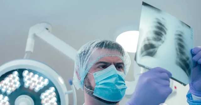 Больным COVID-19 невозможно помочь без госпитализации, – украинский врач