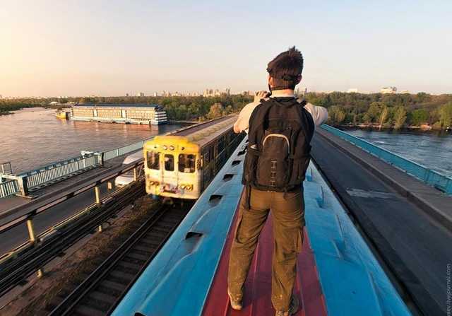 У столичному метро цьогоріч зафіксували 30 випадків зачепінгу: половину екстремалів затримали