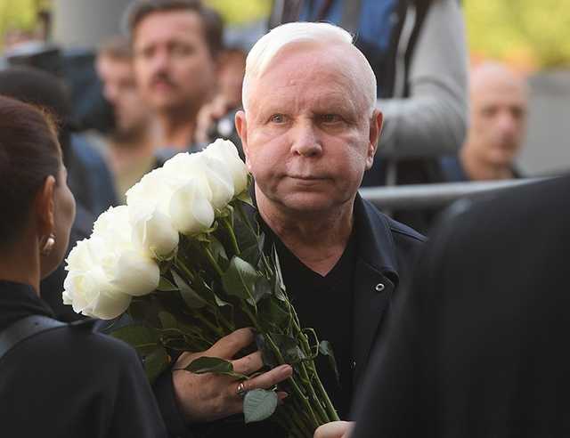 Певец и танцор Борис Моисеев оказался прикован к постели после инсульта