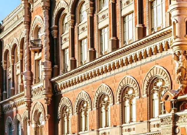 Украинцы смогут по-новому оформлять банковские карты: что стоит знать