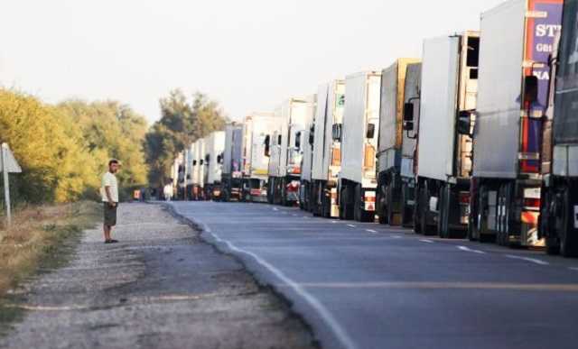 На границе Украины и Венгрии образовалась очередь из сотен авто