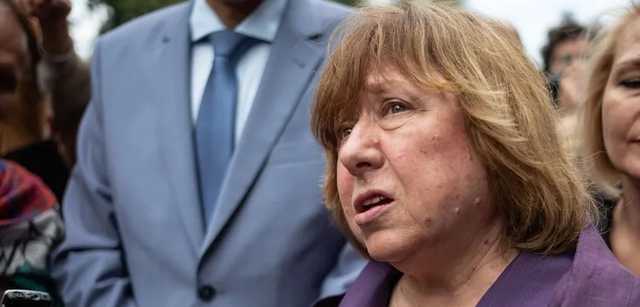 Алексиевич призвала Запад ужесточить санкции против Беларуси