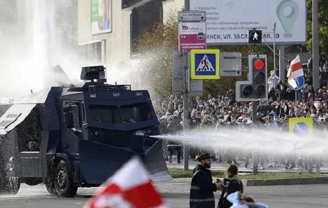 В Беларуси ОМОН задержал 13-летнюю девочку