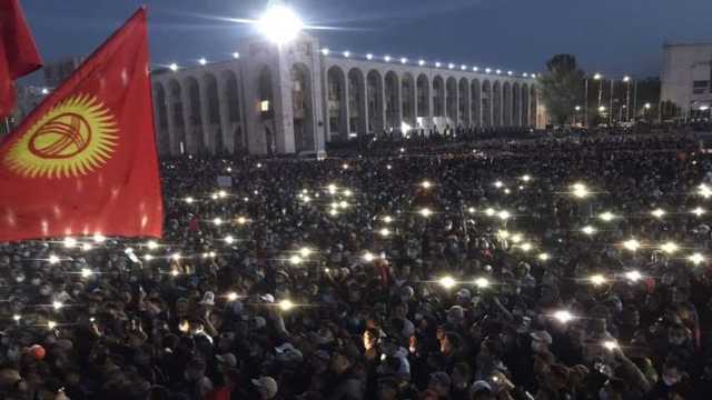 У столиці Киргизії захопили будівлю парламенту