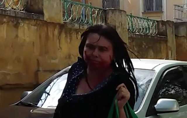 В Херсоне облили "кровью" вышедшую из СИЗО российскую шпионку