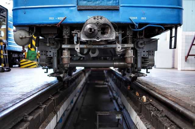 У Києві дитина кинулася під потяг