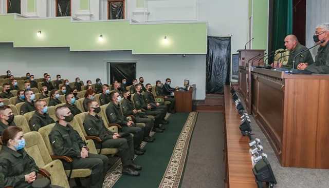 В Харьковской академии Нацгвардии ответили на обвинение в червивых макаронах: курсанты питанием довольны