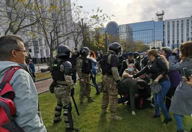 Самый жестокий разгон митинга: В Хабаровске в 92-ю акцию протестующих избивали и пытали