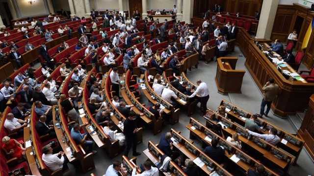 В Украине хотят штрафовать предприятия за несоблюдение масочного режима их клиентами