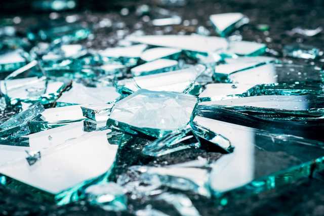 В Ужгороде ребенок пытался ограбить посетителей ТЦ, угрожая осколком стекла