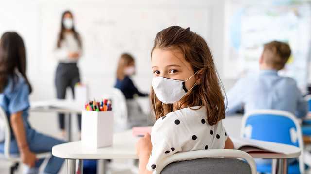 Школы Украины отправили на досрочные каникулы: какие города ослушались