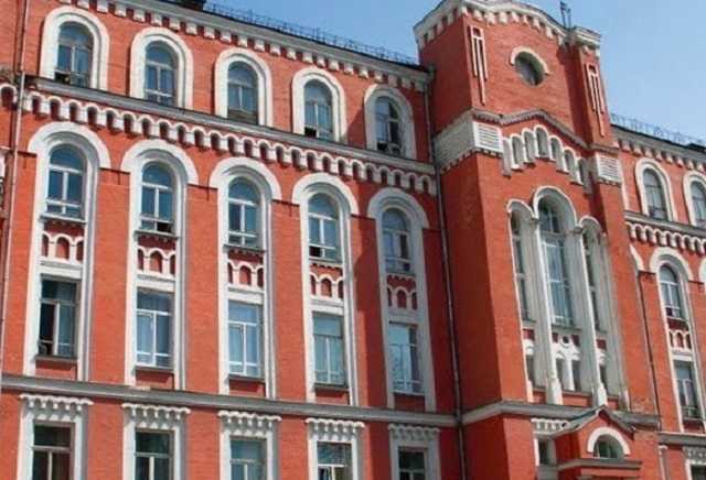 В реанимации для COVID-19 Александровской больницы заняты 54 из 55 коек — Степанов