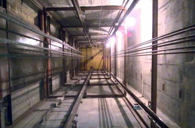 У Києві обірвався ліфт з медиками швидкої допомоги