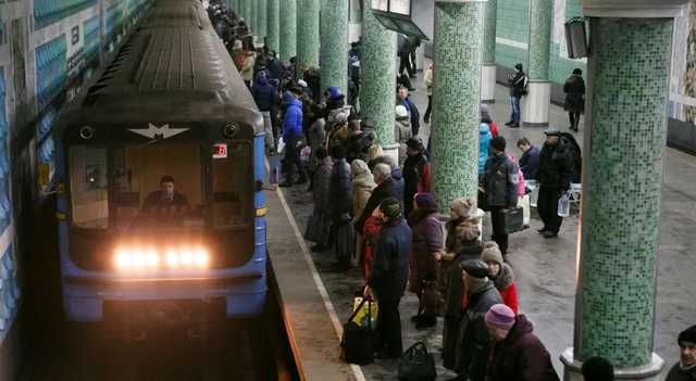Власти Харькова отказались закрывать метро и рестораны после попадания в "красную" зону