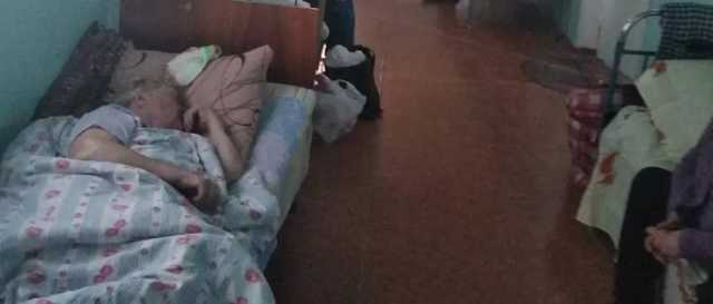 В больнице на Харьковщине люди с пневмонией лежат в коридорах