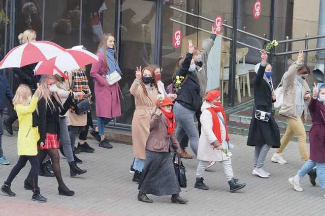 В Минске женщины и студенты вышли на марш: начались задержания