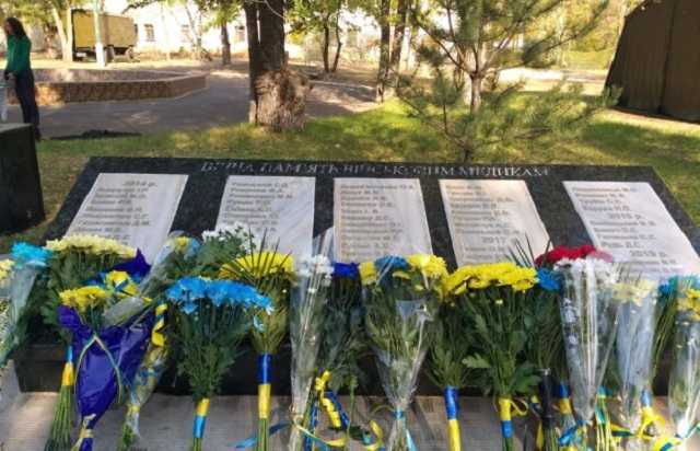У Сєвєродонецьку відкрили пам’ятник 73 загиблим на Донбасі військовим медикам