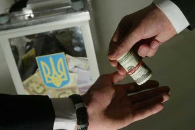 Одиозный соратник Януковича Роман Засуха скупает избирателей по тысяче гривен «за голову»